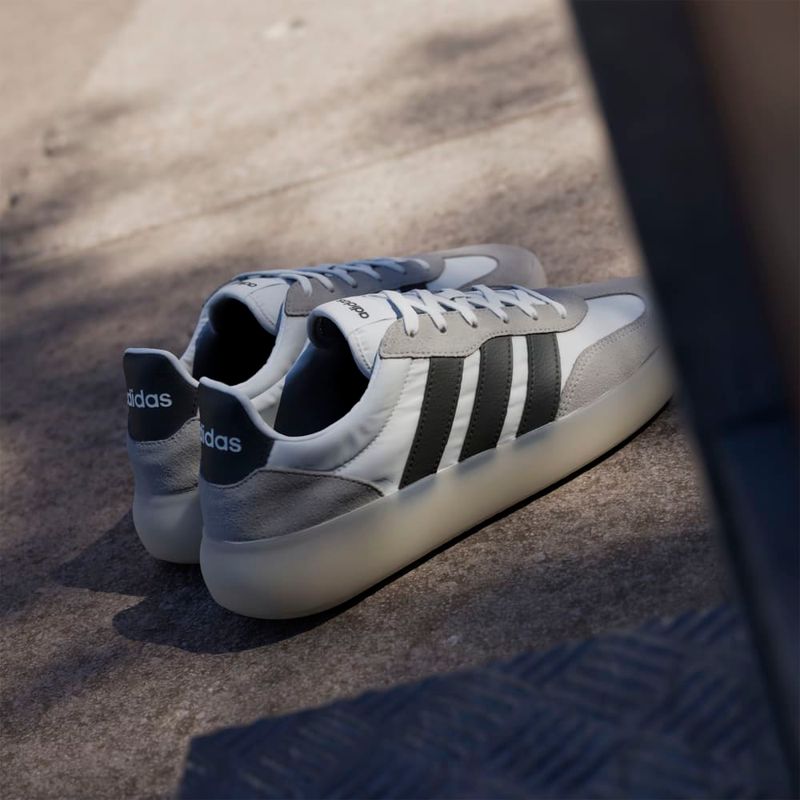 Tenis-adidas-para-hombre-Barreda-Decode-para-moda-color-blanco.-Mktg-Vista-5