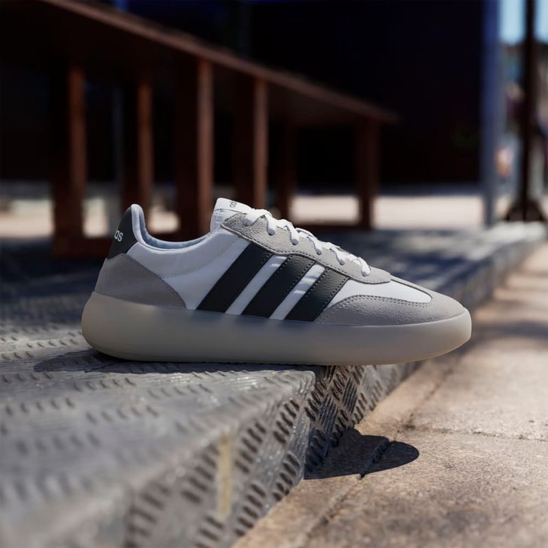 Tenis-adidas-para-hombre-Barreda-Decode-para-moda-color-blanco.-Mktg-Vista-2