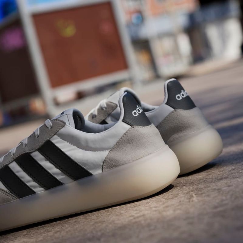 Tenis-adidas-para-hombre-Barreda-Decode-para-moda-color-blanco.-Mktg-Vista-8