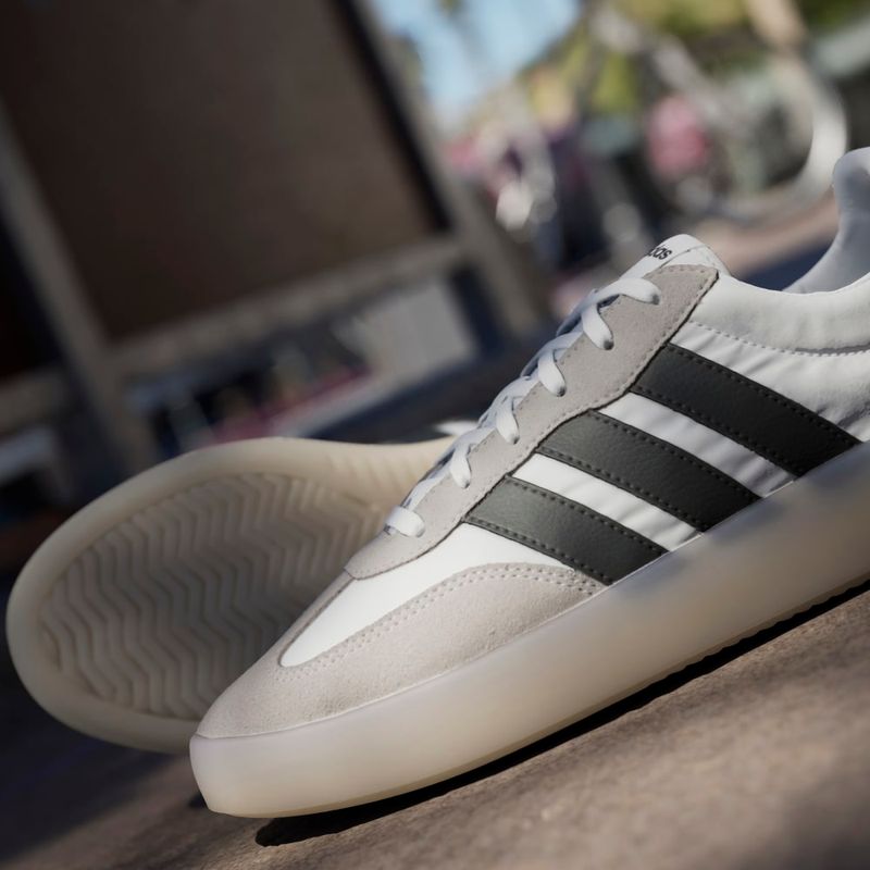 Tenis-adidas-para-hombre-Barreda-Decode-para-moda-color-blanco.-Mktg-Vista-9