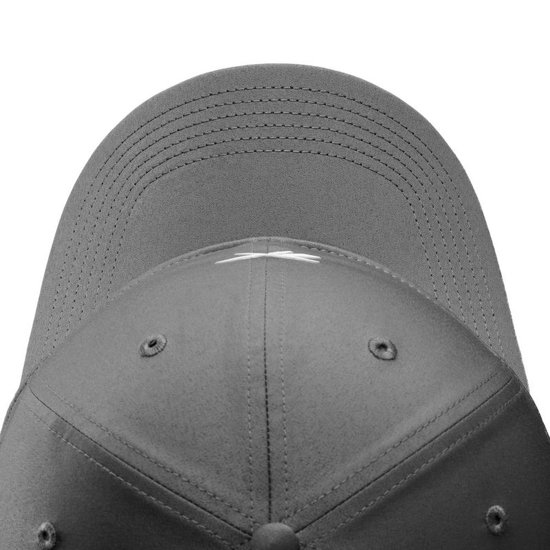 Gorra-reebok-unisex-Rbk-Training-Perforated-Cap-para-entrenamiento-color-gris.-Frente-Sin-Modelo-