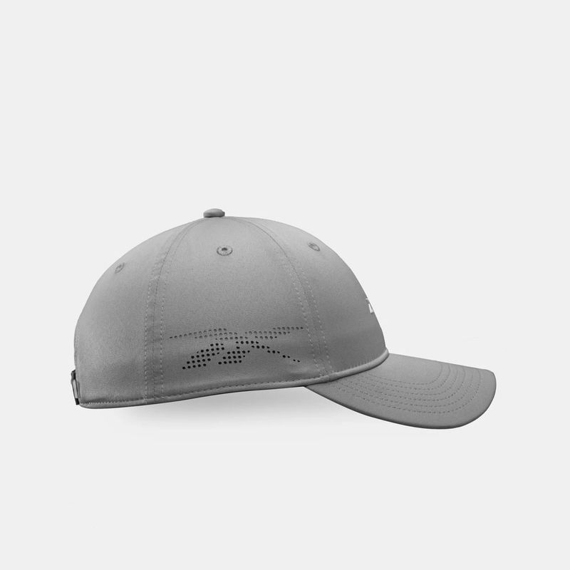 Gorra-reebok-unisex-Rbk-Training-Perforated-Cap-para-entrenamiento-color-gris.-Sobre-Modelo