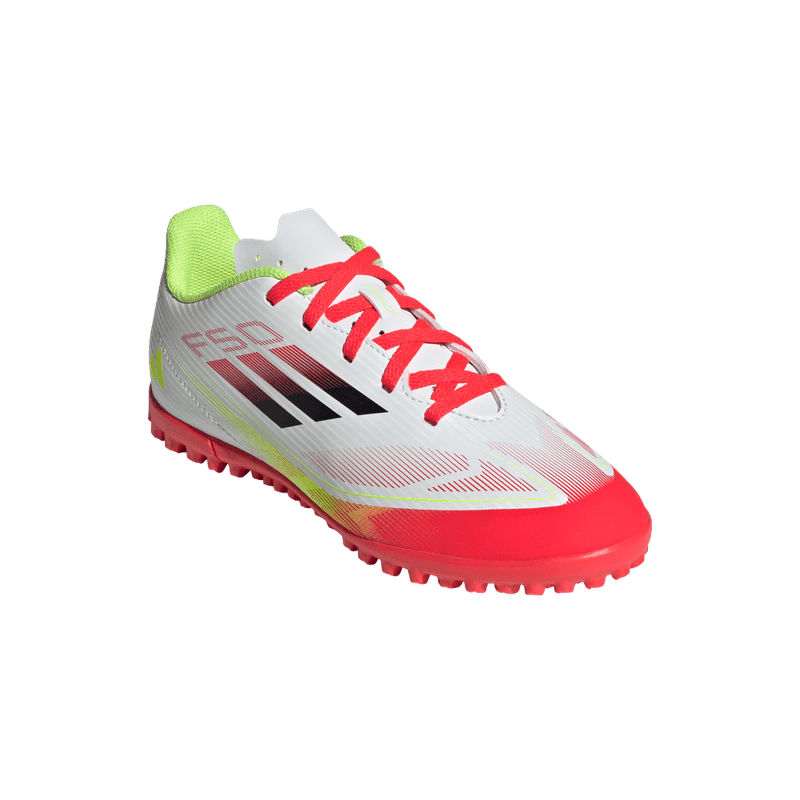 Guayos-adidas-para-niño-F50-Club-Tf-J-para-futbol-color-blanco.-Suela