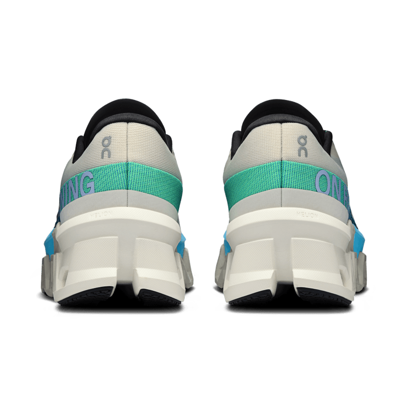 Tenis-on-para-mujer-Cloudmonster-2-para-correr-color-blanco.-Talon