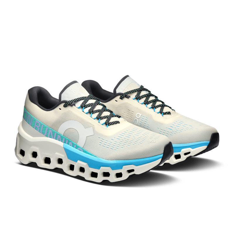 Tenis-on-para-mujer-Cloudmonster-2-para-correr-color-blanco.-Par-Alineados-
