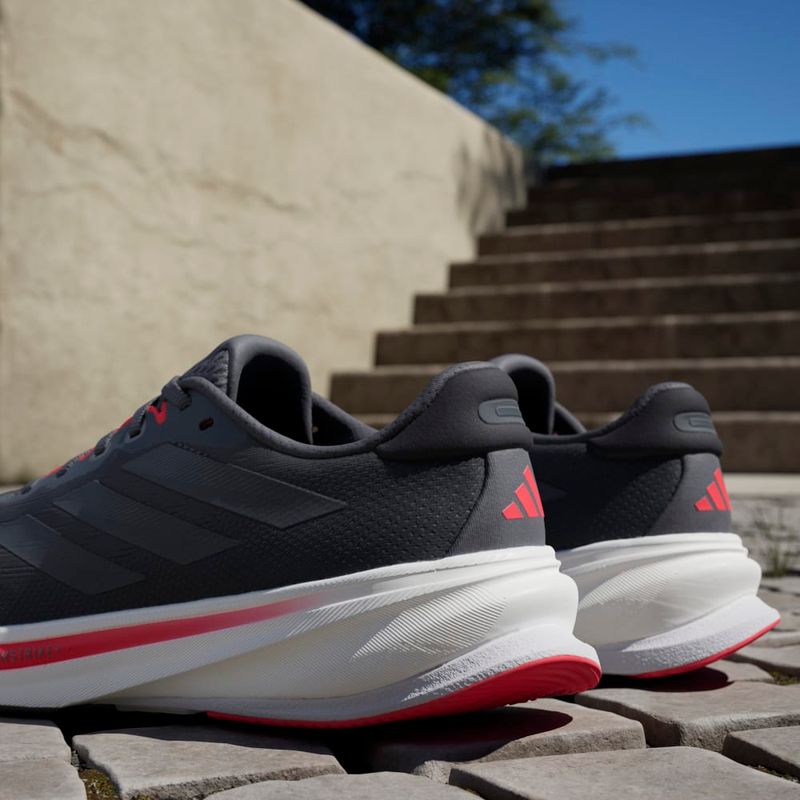 Tenis-adidas-para-hombre-Supernova-Rise-2-M-para-correr-color-gris.-Detalle-1