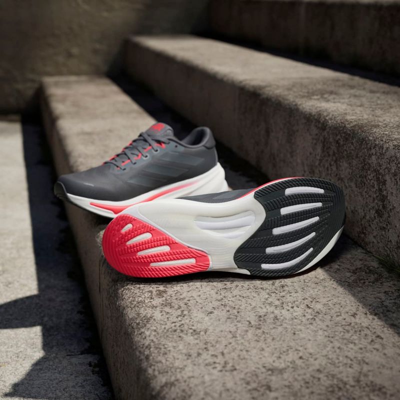 Tenis-adidas-para-hombre-Supernova-Rise-2-M-para-correr-color-gris.-Detalle-4