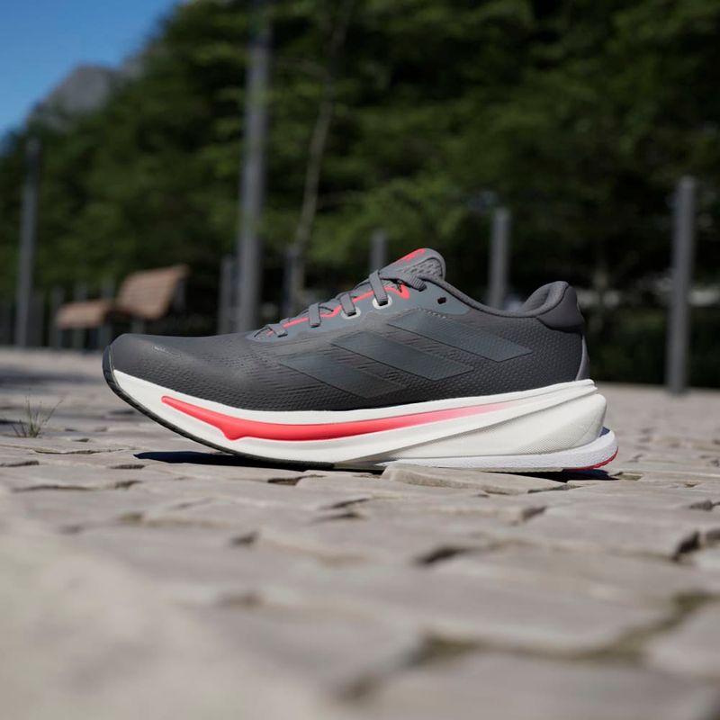 Tenis-adidas-para-hombre-Supernova-Rise-2-M-para-correr-color-gris.-Detalle-7