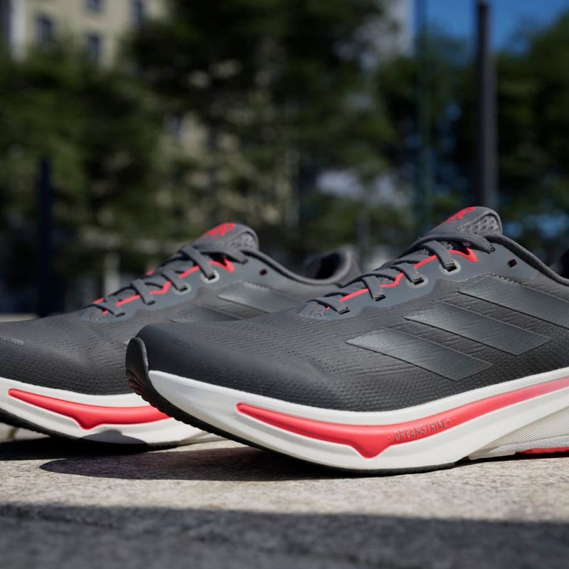 Tenis-adidas-para-hombre-Supernova-Rise-2-M-para-correr-color-gris.-Detalle-9