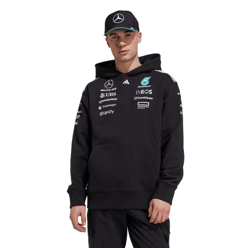 Hoodie-adidas-para-hombre-Mer-Tm-Hood-M-para-moda-color-negro.-Frente-Sobre-Modelo