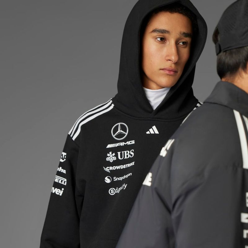 Hoodie-adidas-para-hombre-Mer-Tm-Hood-M-para-moda-color-negro.-Frontal-Sin-Modelo