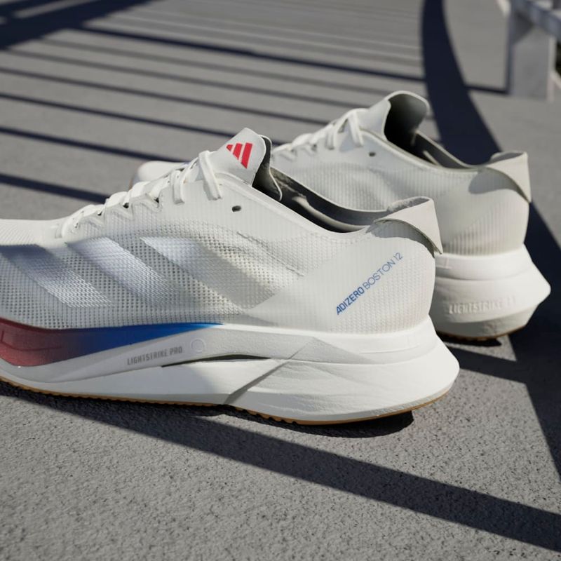 Tenis-adidas-para-mujer-Adizero-Boston-12-W-para-correr-color-blanco.-Mktg-Vista-9