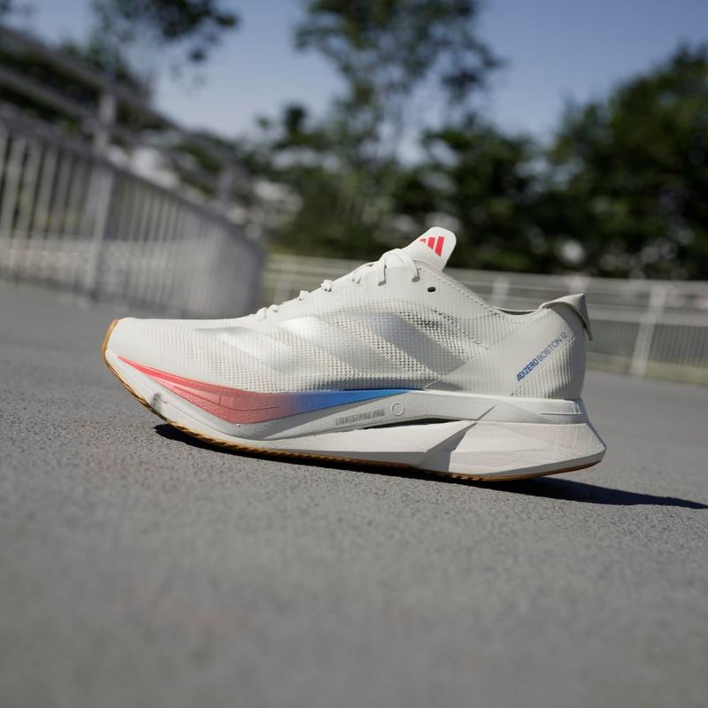 Tenis-adidas-para-mujer-Adizero-Boston-12-W-para-correr-color-blanco.-Mktg-Vista-6