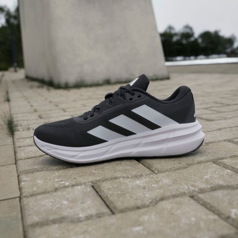 Tenis-adidas-para-hombre-Questar-3-M-para-correr-color-negro.-Mktg-Vista-31