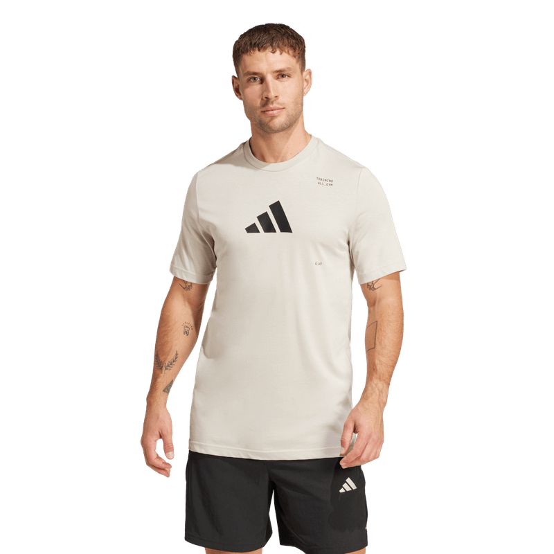 Camiseta-Manga-Corta-adidas-para-hombre-M-Tr-Cat-G-T-para-entrenamiento-color-beige.-Frente-Sobre-Modelo