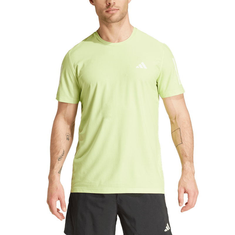 Camiseta-Manga-Corta-adidas-para-hombre-Otr-B-Tee-para-correr-color-verde.-Zoom-Frontal-Sobre-Modelo