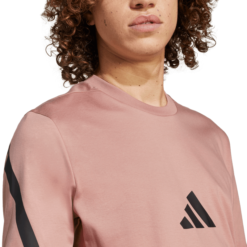 Camiseta-Manga-Corta-adidas-para-hombre-M-Z.N.E.-Tee-para-moda-color-rosado.-Detalle-Reflectivo-Modelo