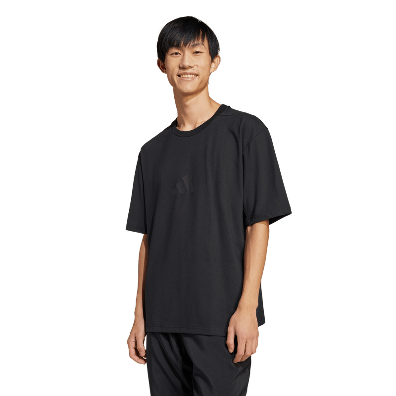 Camiseta-Manga-Corta-adidas-para-hombre-M-Z.N.E.-Tee-Lo-para-moda-color-negro.-Frente-Sobre-Modelo