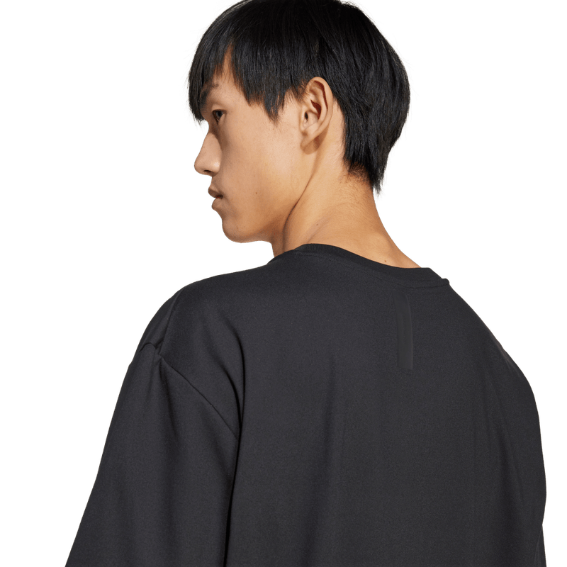 Camiseta-Manga-Corta-adidas-para-hombre-M-Z.N.E.-Tee-Lo-para-moda-color-negro.-Detalle-Reflectivo-Modelo