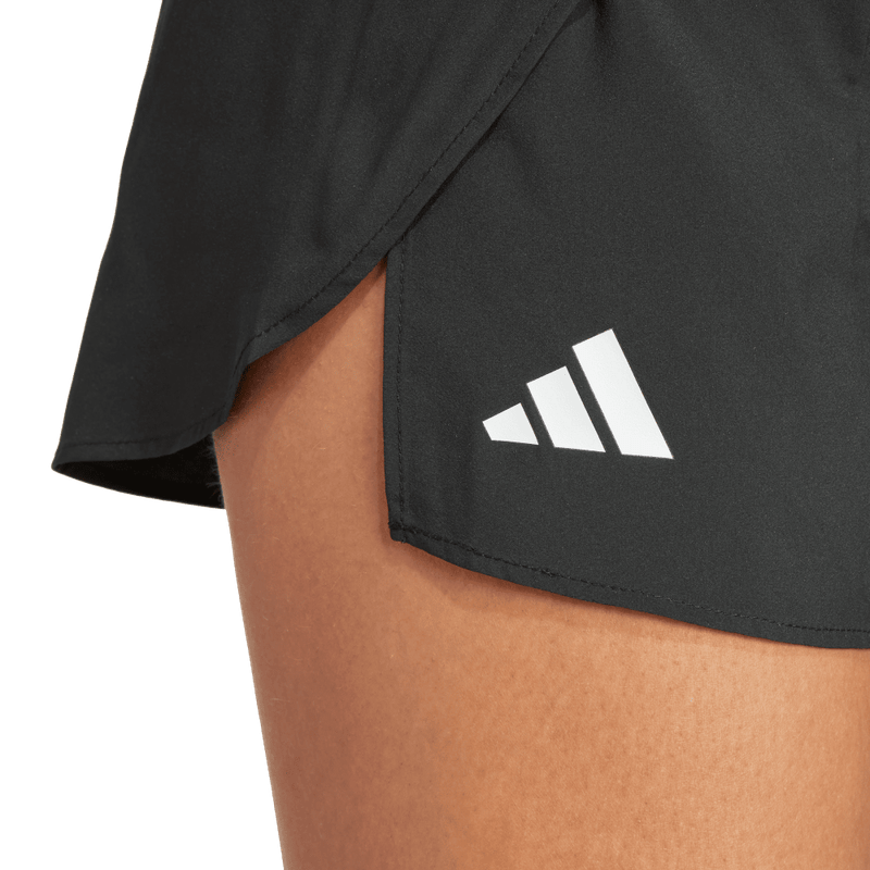 Pantaloneta-adidas-para-mujer-Adizero-E-Split-para-correr-color-negro.-Detalle-1