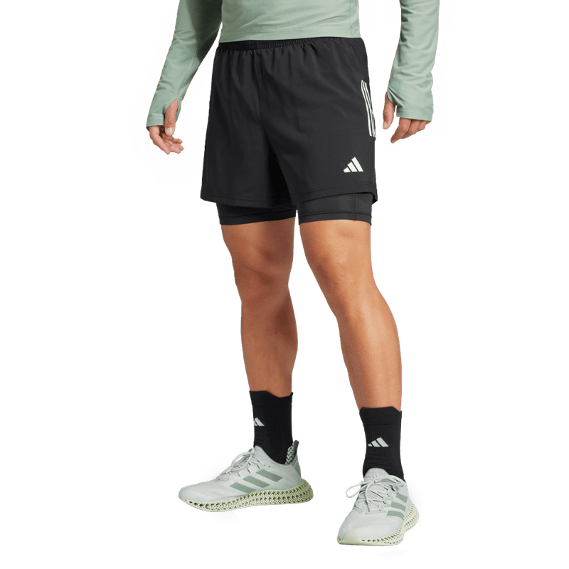 Pantaloneta-adidas-para-hombre-Otr-B-S-2In1-M-para-correr-color-negro.-Frente-Sobre-Modelo