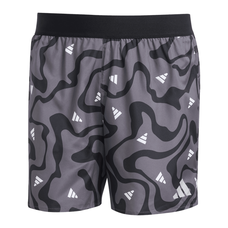 Pantaloneta-adidas-para-hombre-Run-It-Bl-Sho-M-para-correr-color-negro.-Frontal-Sobre-Modelo