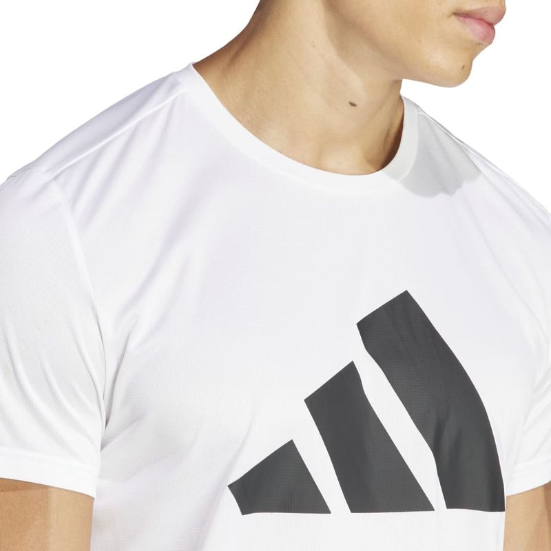 Camiseta-Manga-Corta-adidas-para-hombre-Run-It-Tee-para-correr-color-blanco.-Detalle-3