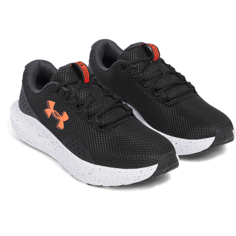Tenis-under-armour-para-hombre-Ua-Charged-Surge-4-para-correr-color-negro.-Par-Alineados