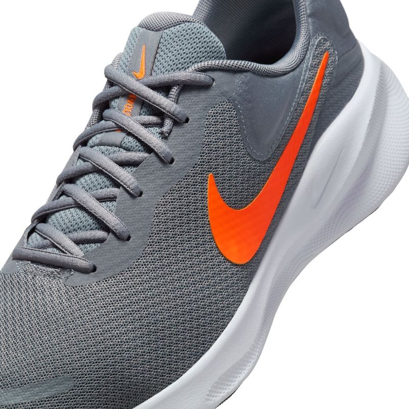 Tenis-nike-para-hombre-Nike-Revolution-7-para-correr-color-gris.-Detalle-1
