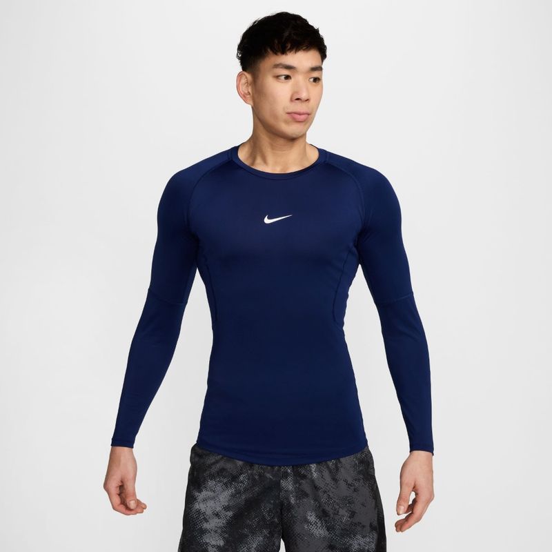 Camiseta-Manga-Larga-nike-para-hombre-M-Np-Df-Tight-Top-Ls-para-entrenamiento-color-azul.-Frente-Sobre-Modelo