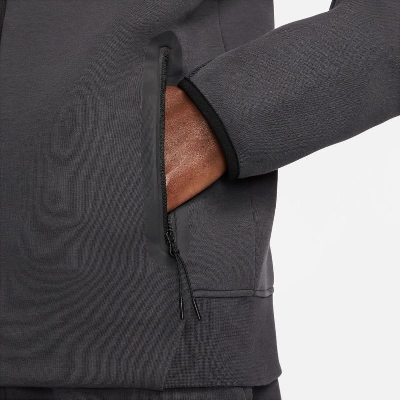 Chaqueta-nike-para-hombre-M-Nk-Tch-Flc-Fz-Wr-Hoodie-para-moda-color-gris.-Detalle-1