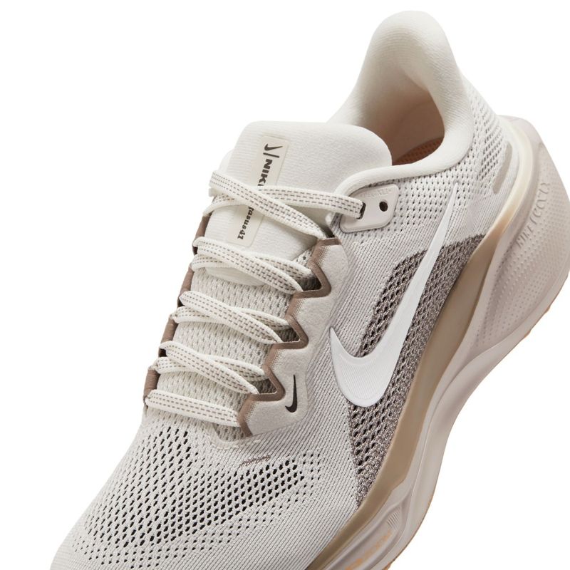 Tenis-nike-para-mujer-W-Air-Zoom-Pegasus-41-para-correr-color-gris.-Detalle-1