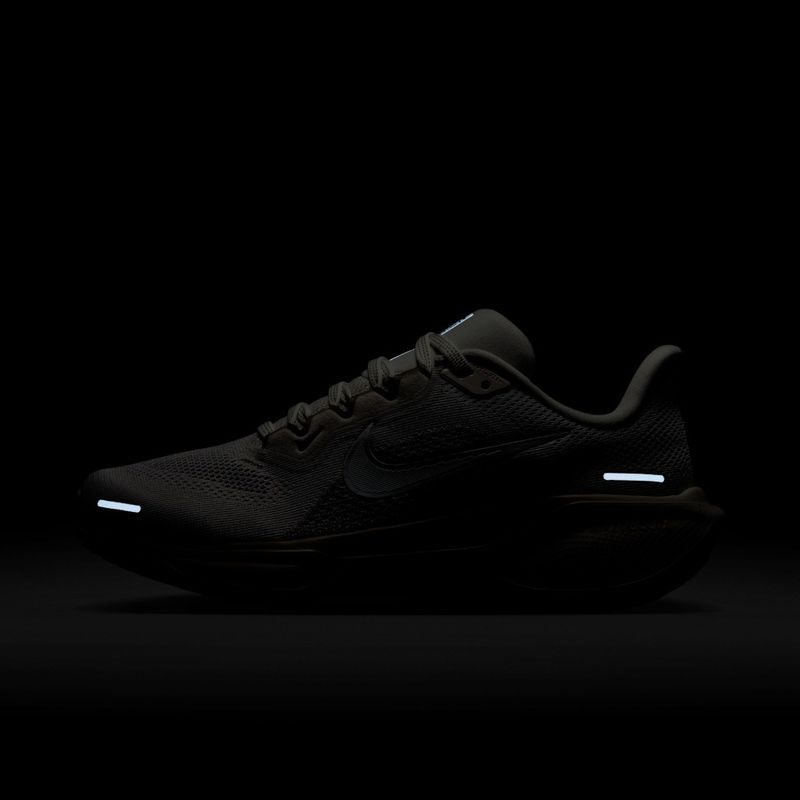 Tenis-nike-para-mujer-W-Air-Zoom-Pegasus-41-para-correr-color-gris.-Reflectores