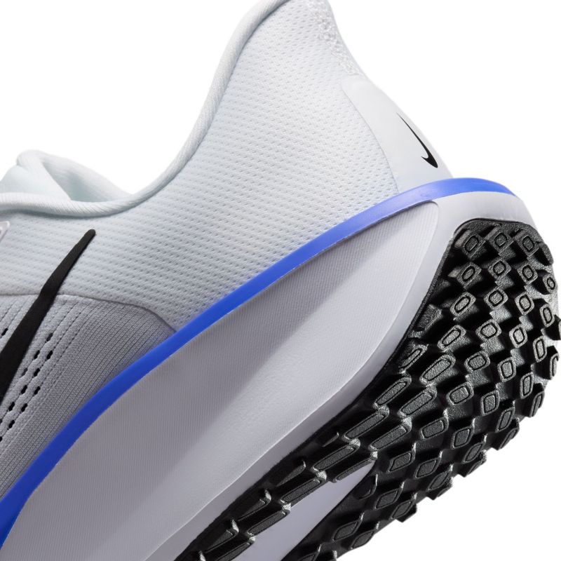 Tenis-nike-para-hombre-Nike-Quest-6-para-correr-color-blanco.-Talon