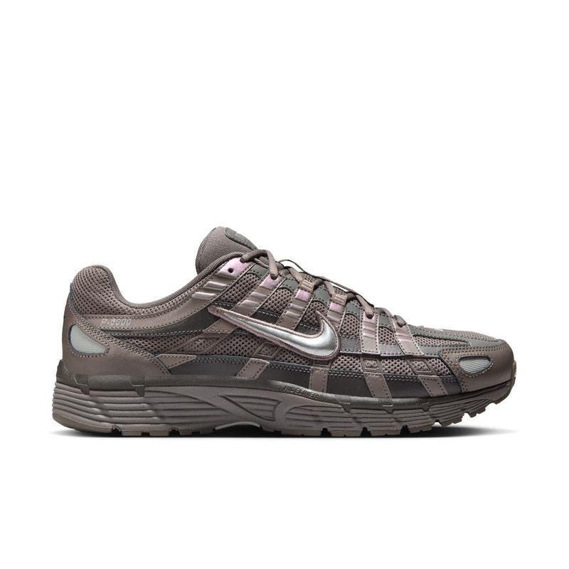 Tenis-nike-para-hombre-Nike-P-6000-para-moda-color-cafe.-Lateral-Externa-Derecha