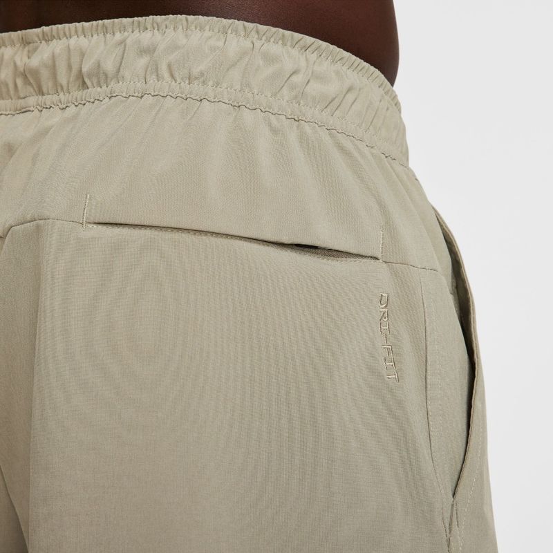 Pantaloneta-nike-para-hombre-M-Nk-Df-Unlimited-Wvn-7In-Ul-para-entrenamiento-color-beige.-Detalle-1