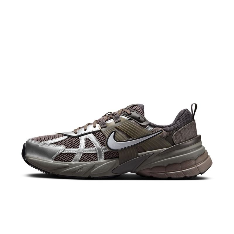 Tenis-nike-para-hombre-Nike-V2K-Run-Y2K-para-moda-color-cafe.-Lateral-Interna-Izquierda
