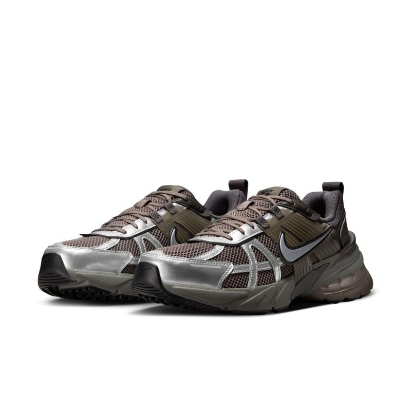 Tenis-nike-para-hombre-Nike-V2K-Run-Y2K-para-moda-color-cafe.-Suela