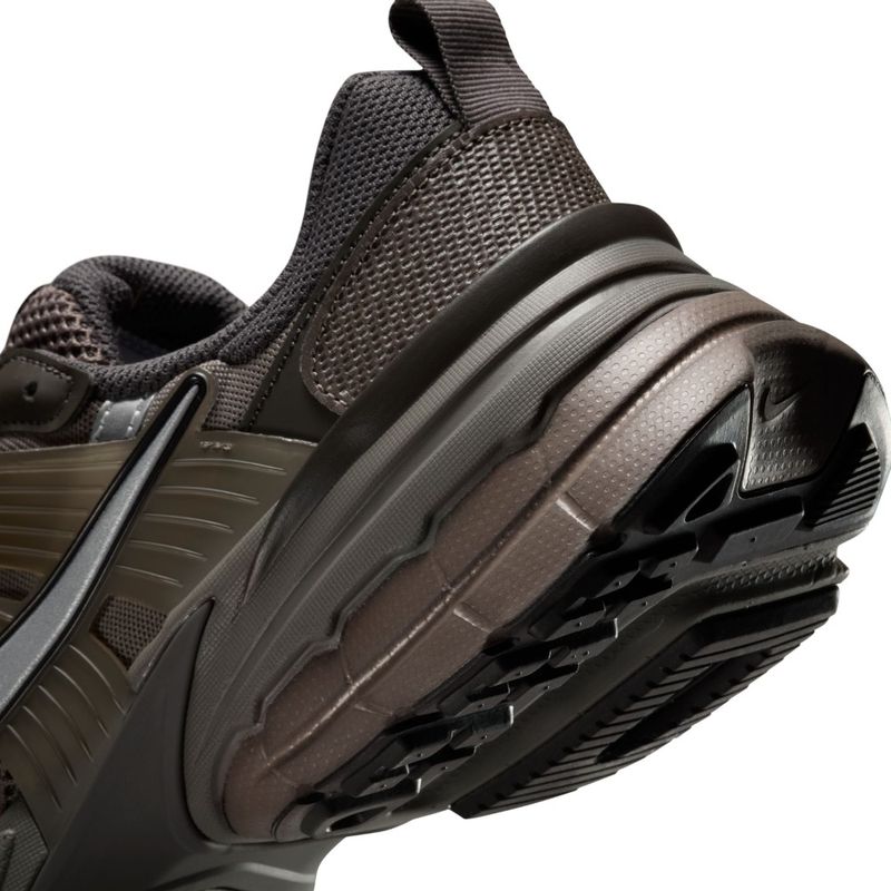 Tenis-nike-para-hombre-Nike-V2K-Run-Y2K-para-moda-color-cafe.-Talon