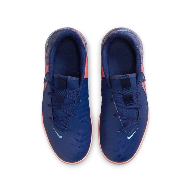 Guayos-nike-para-niño-Jr-Phantom-Gx-Ii-Academy-Tf-Eh-para-futbol-color-azul.-Capellada