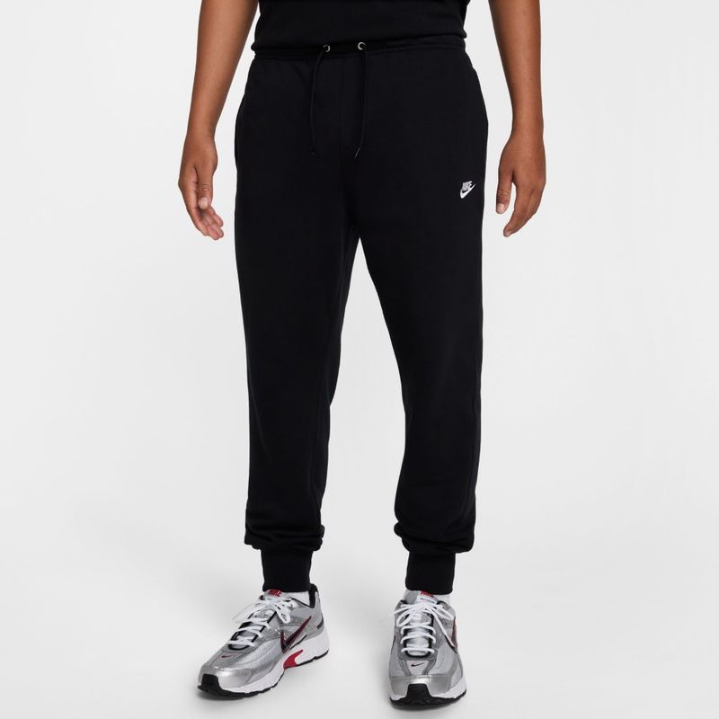 Pantalon-nike-para-hombre-M-Nk-Club-Ft-Jogger-para-moda-color-negro.-Frente-Sobre-Modelo