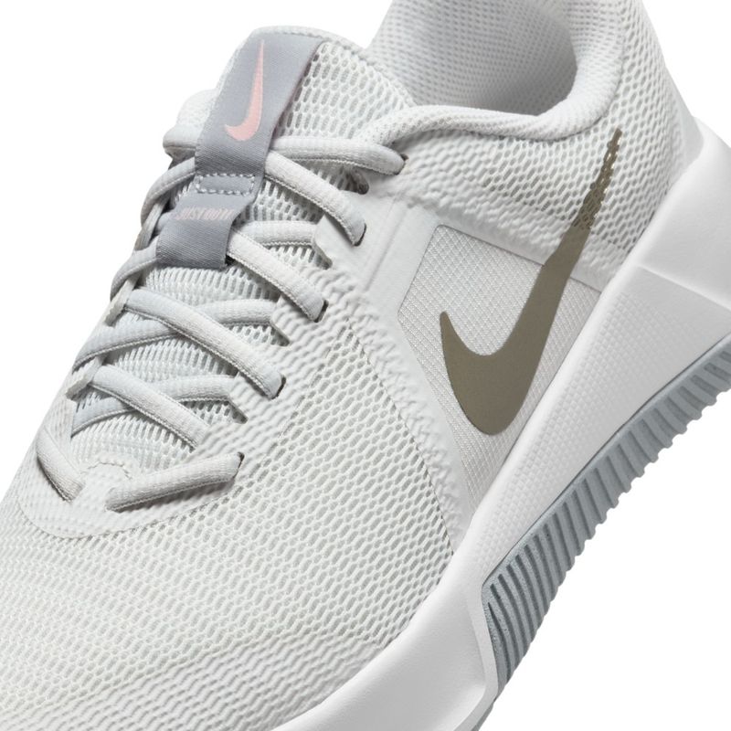 Tenis-nike-para-mujer-W-Nike-Mc-Trainer-3-para-entrenamiento-color-gris.-Detalle-1