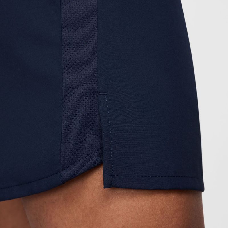 Pantaloneta-nike-para-hombre-M-Nk-Df-Challenger-Swoosh-5In-para-correr-color-azul.-Detalle-12