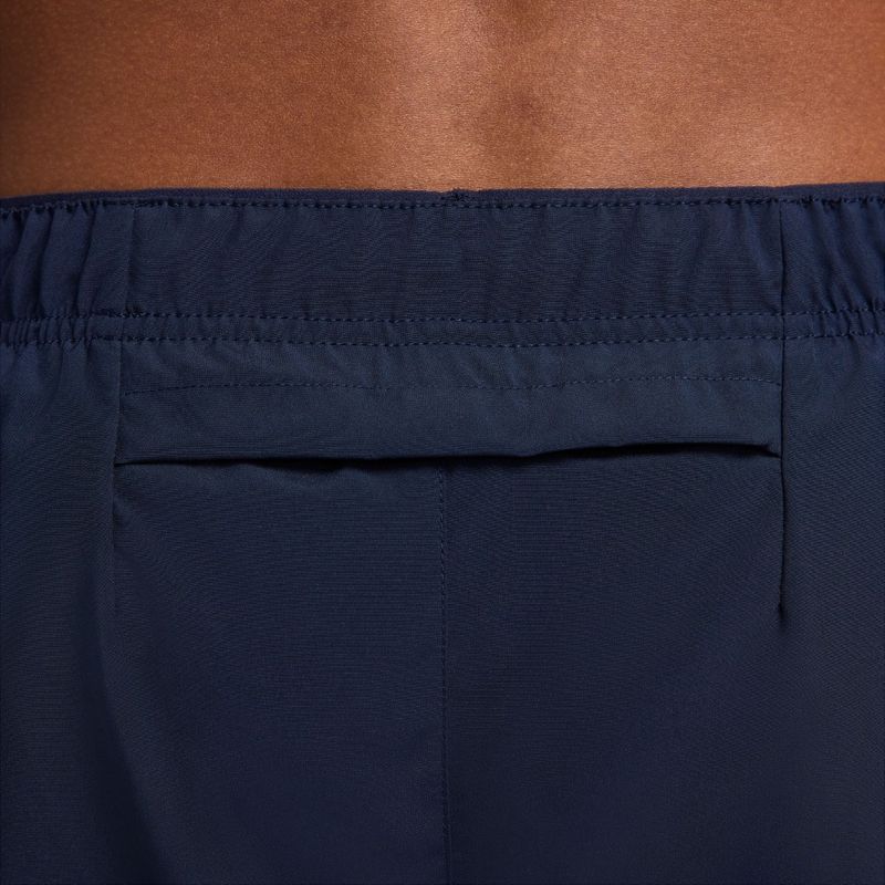 Pantaloneta-nike-para-hombre-M-Nk-Df-Challenger-Swoosh-5In-para-correr-color-azul.-Detalle-8