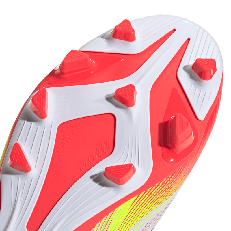 Guayos-adidas-unisex-F50-Club-Fg-Mg-para-futbol-color-blanco.-Lateral-Y-Suela