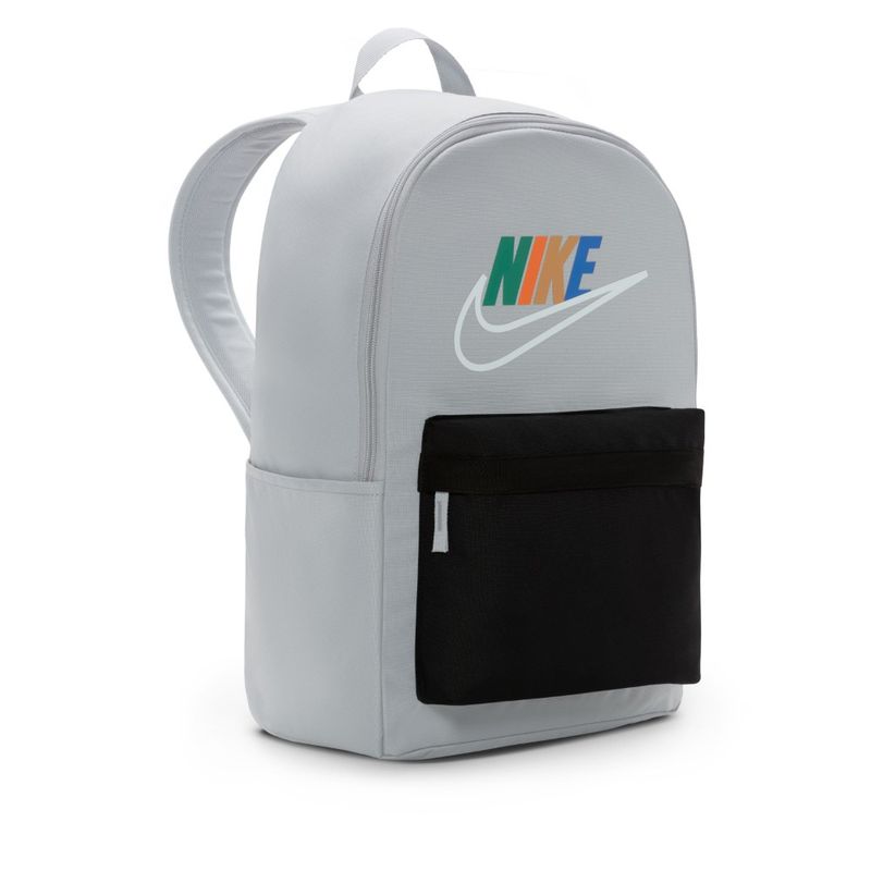 Morral-nike-para-hombre-Nk-Heritage-Bkpk-Hbr-Core-Fa24-para-moda-color-gris.-Zoom-Frontal