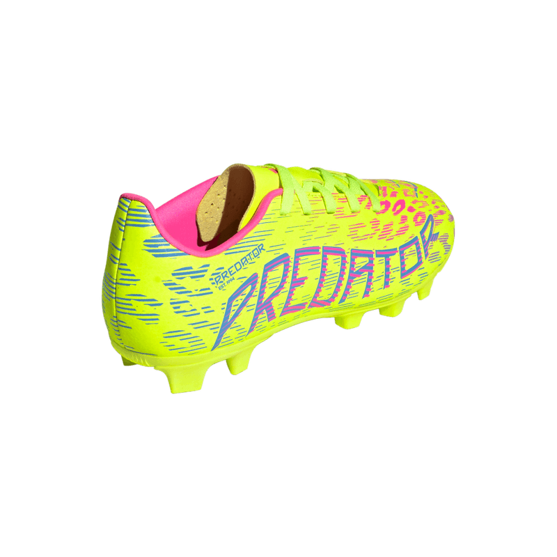 Guayos-adidas-para-niño-Predator-Club-Fg-Mg-para-futbol-color-verde.-Par-Alineados
