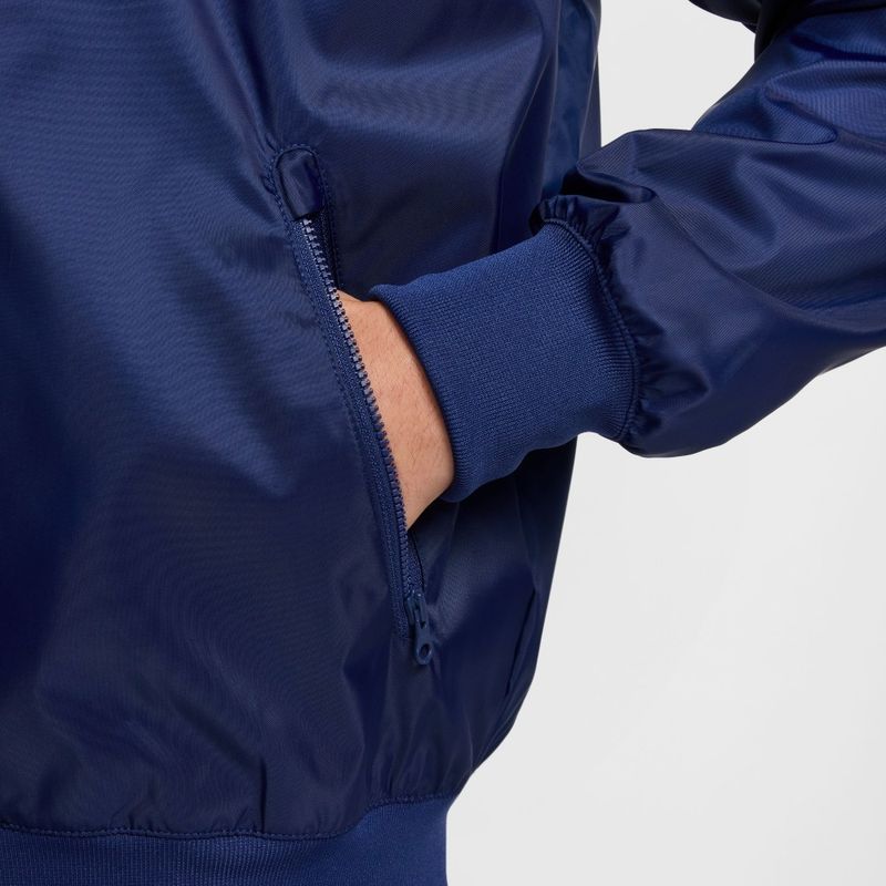Hoodie-nike-para-hombre-M-Nk-Wvn-Wr-Lnd-Gfx-Jkt-para-moda-color-blanco.-Detalle-1
