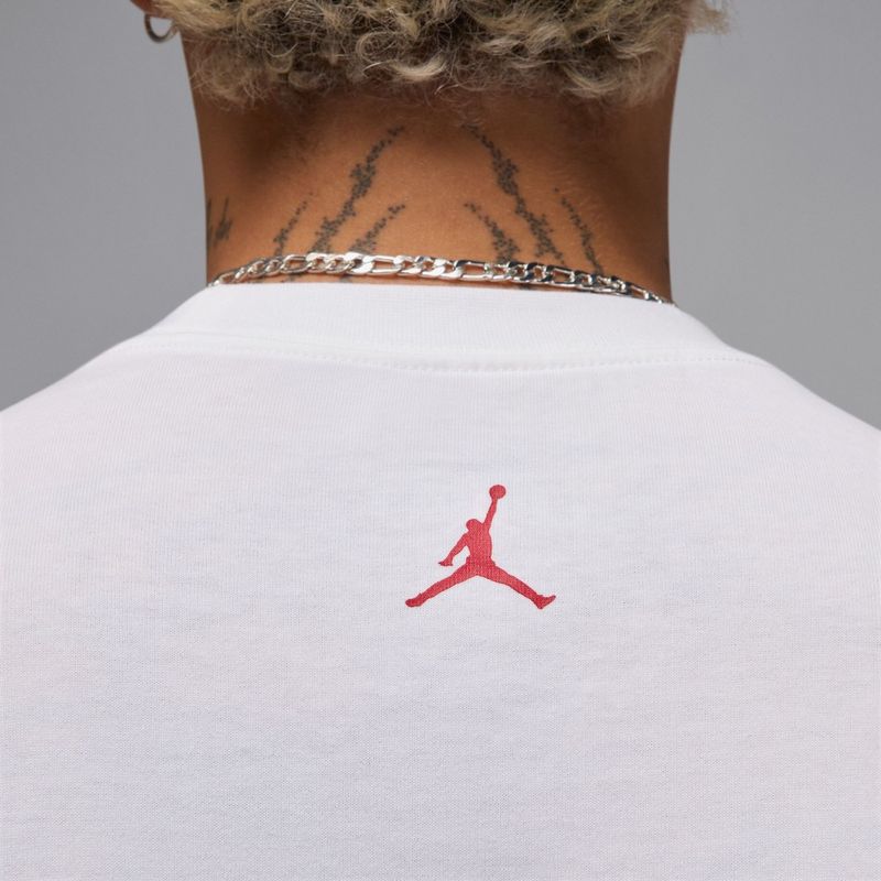 Camiseta-Manga-Corta-nike-para-hombre-M-J-Brnd-Br-Snkr-Pch-Ss-Crw-para-moda-color-blanco.-Detalle-1