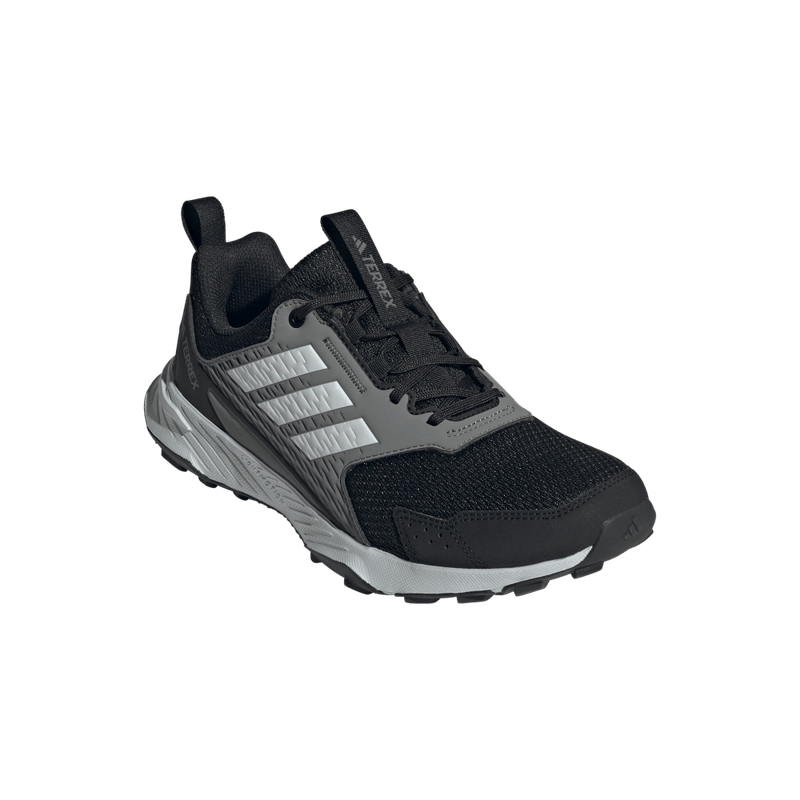 Tenis-adidas-para-mujer-Terrex-Tracefinder-para-outdoor-color-negro.-Par-Alineados